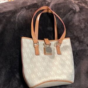 Cute Dooney and Burke small tote
